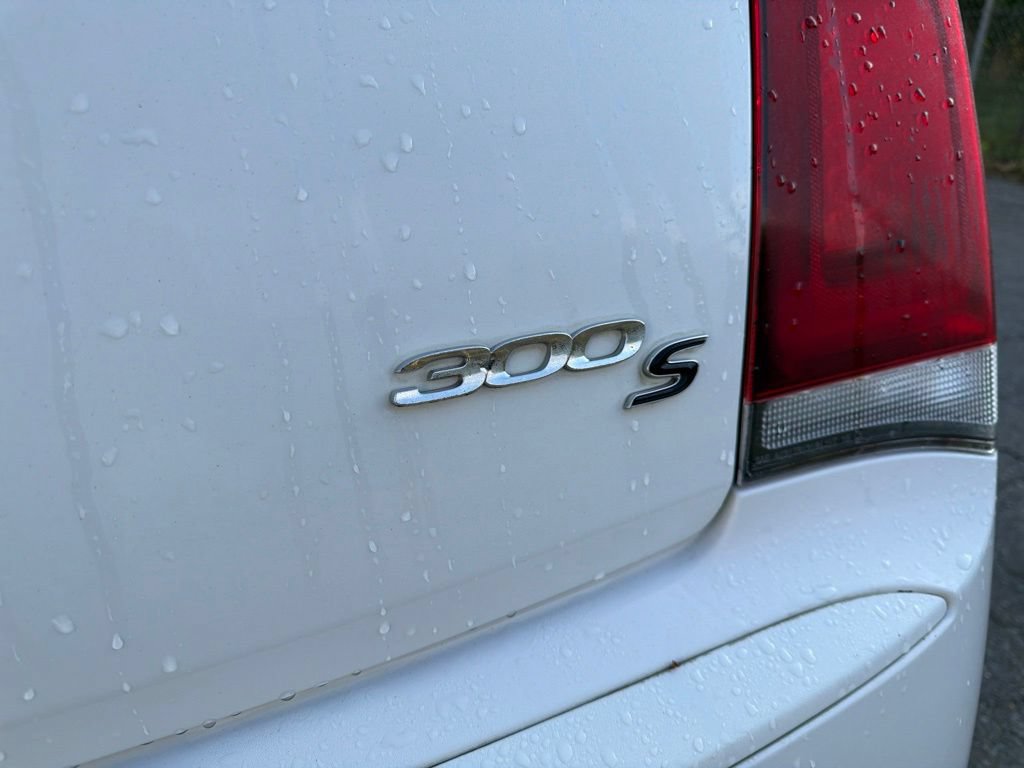 Used 2019 Chrysler 300 S RWD image 16
