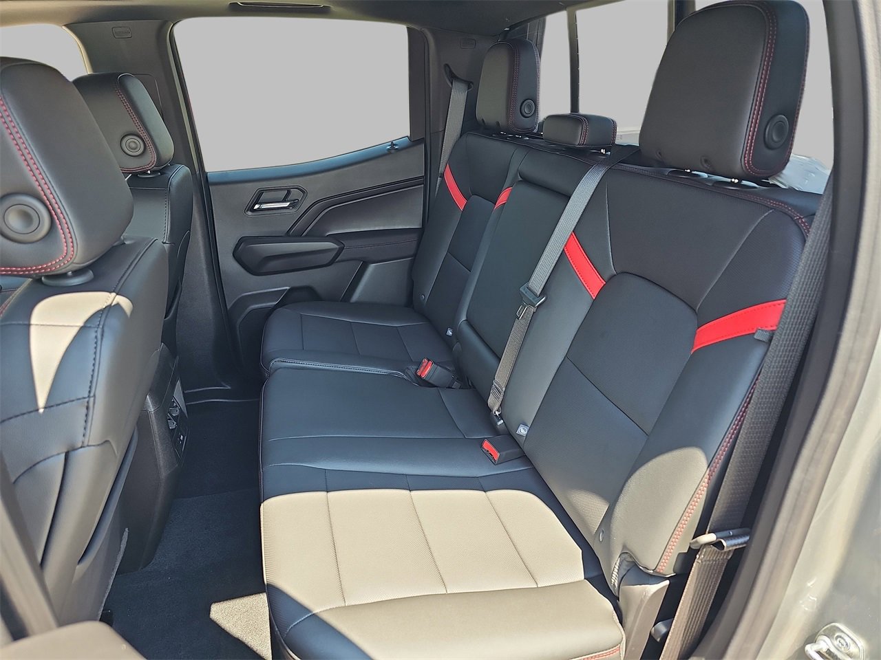 New 2025 Chevrolet Colorado Z71 w/ Midnight Edition image 14