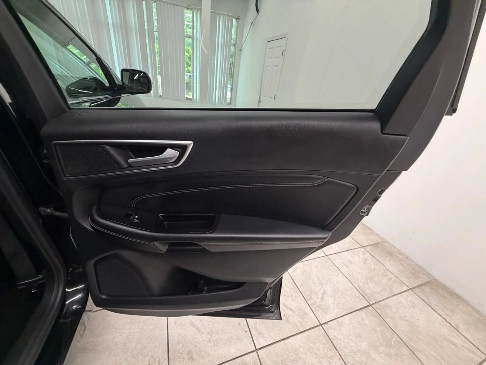 Used 2016 Ford Edge Titanium AWD/4WD image 17