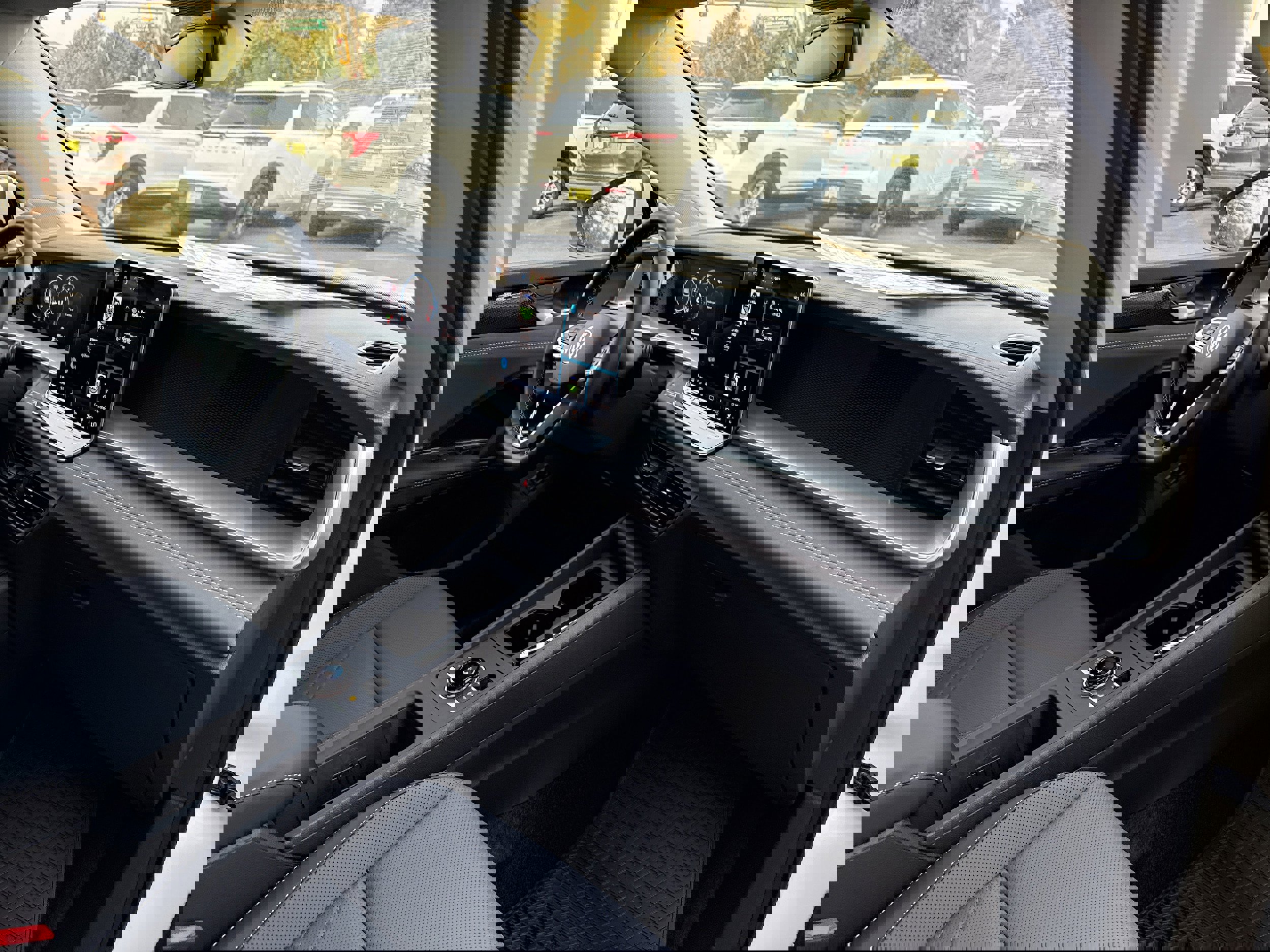 New 2025 Volkswagen Tiguan SE image 29