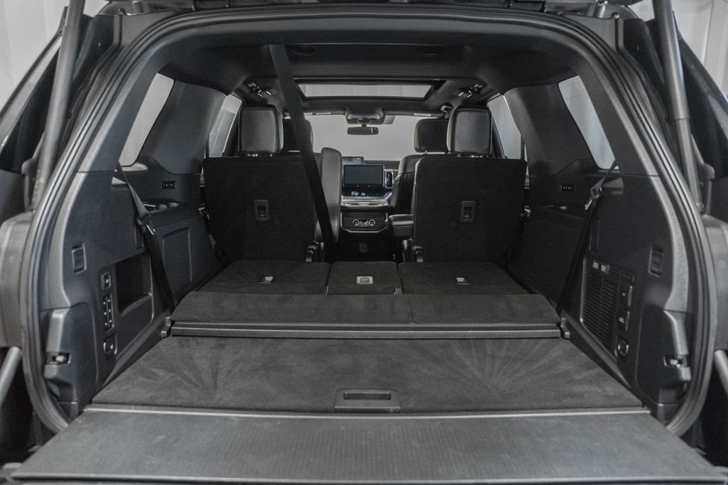 Used 2025 Ford Expedition Platinum w/ Stealth Appearance Package AWD/4WD image 9