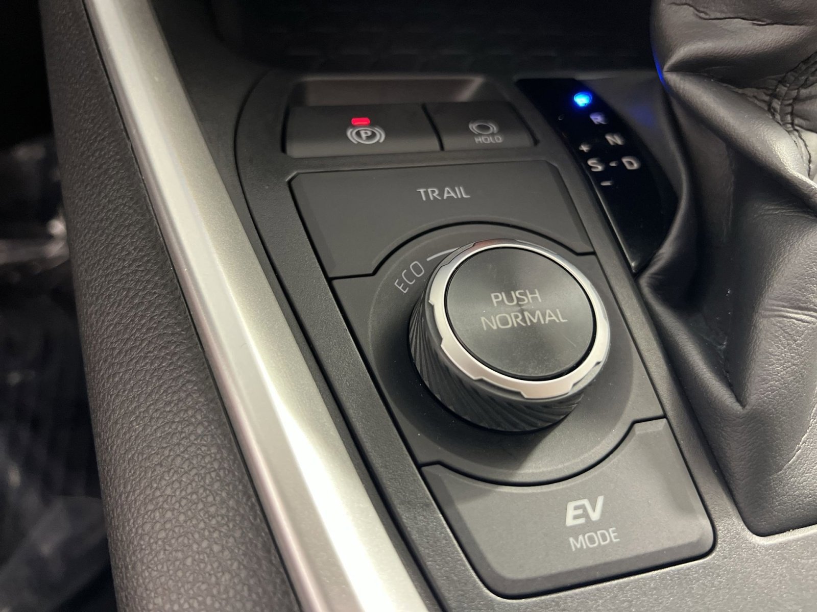 Used 2025 Toyota RAV4 XLE image 32