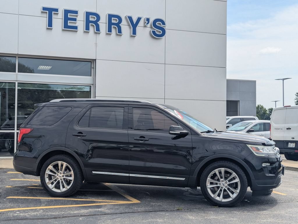Used 2018 Ford Explorer XLT w/ Equipment Group 202A FWD image 2