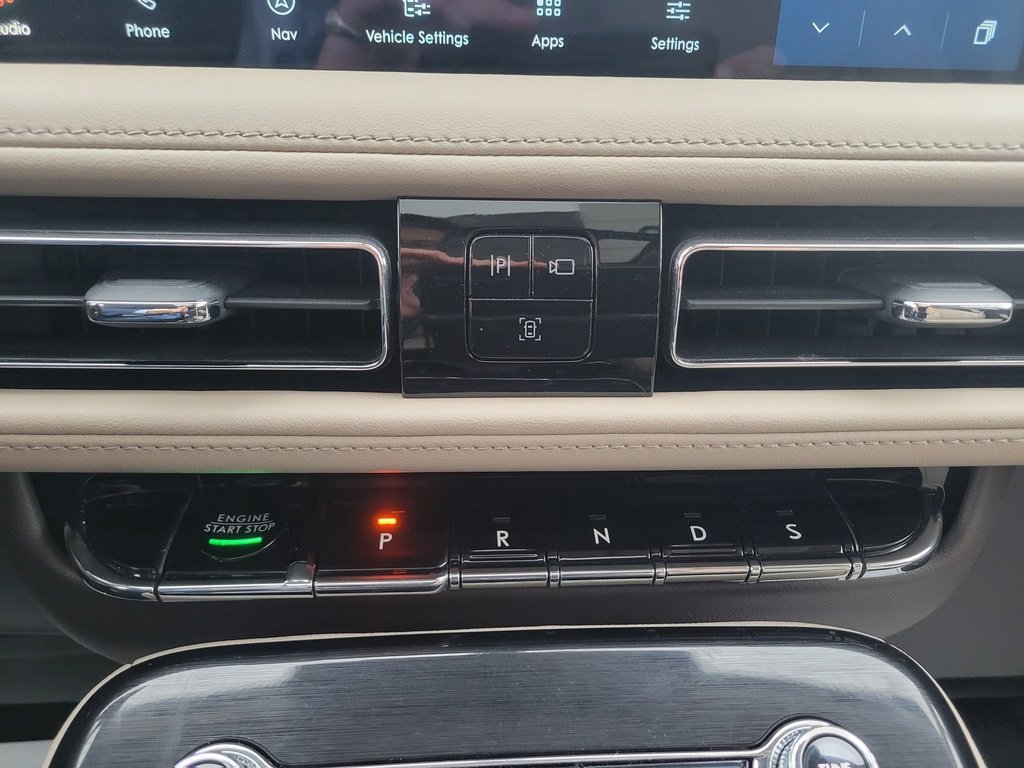 Certified 2023 Lincoln Nautilus Reserve image 24