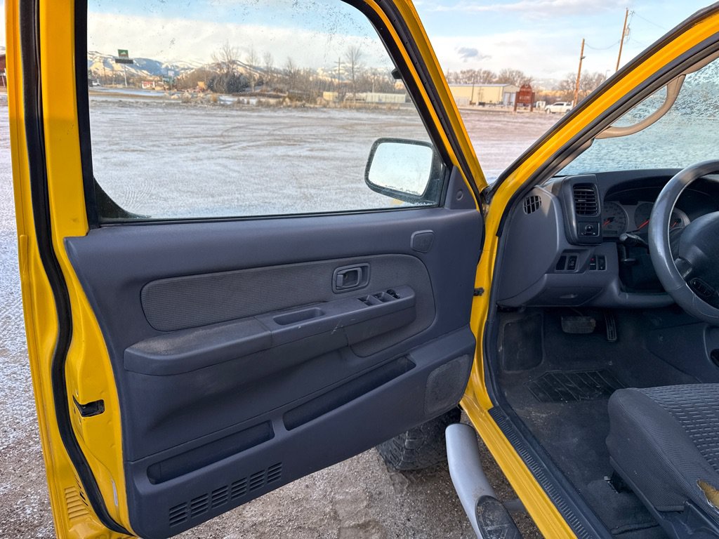 Used 2001 Nissan Xterra SE AWD/4WD image 9
