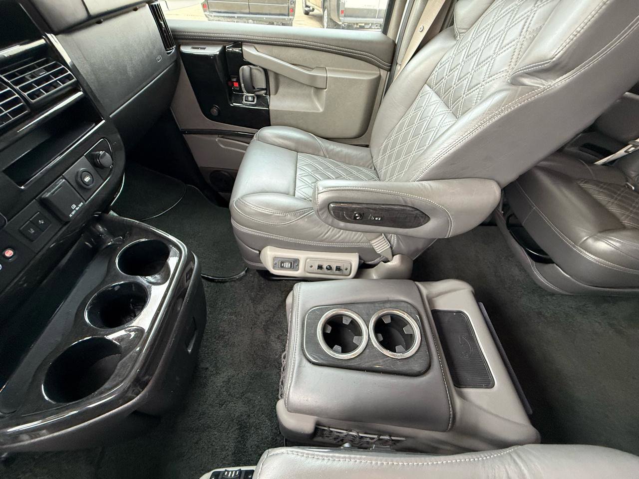 Used 2022 Chevrolet Express 2500 Extended w/ Enhanced Convenience Package image 21