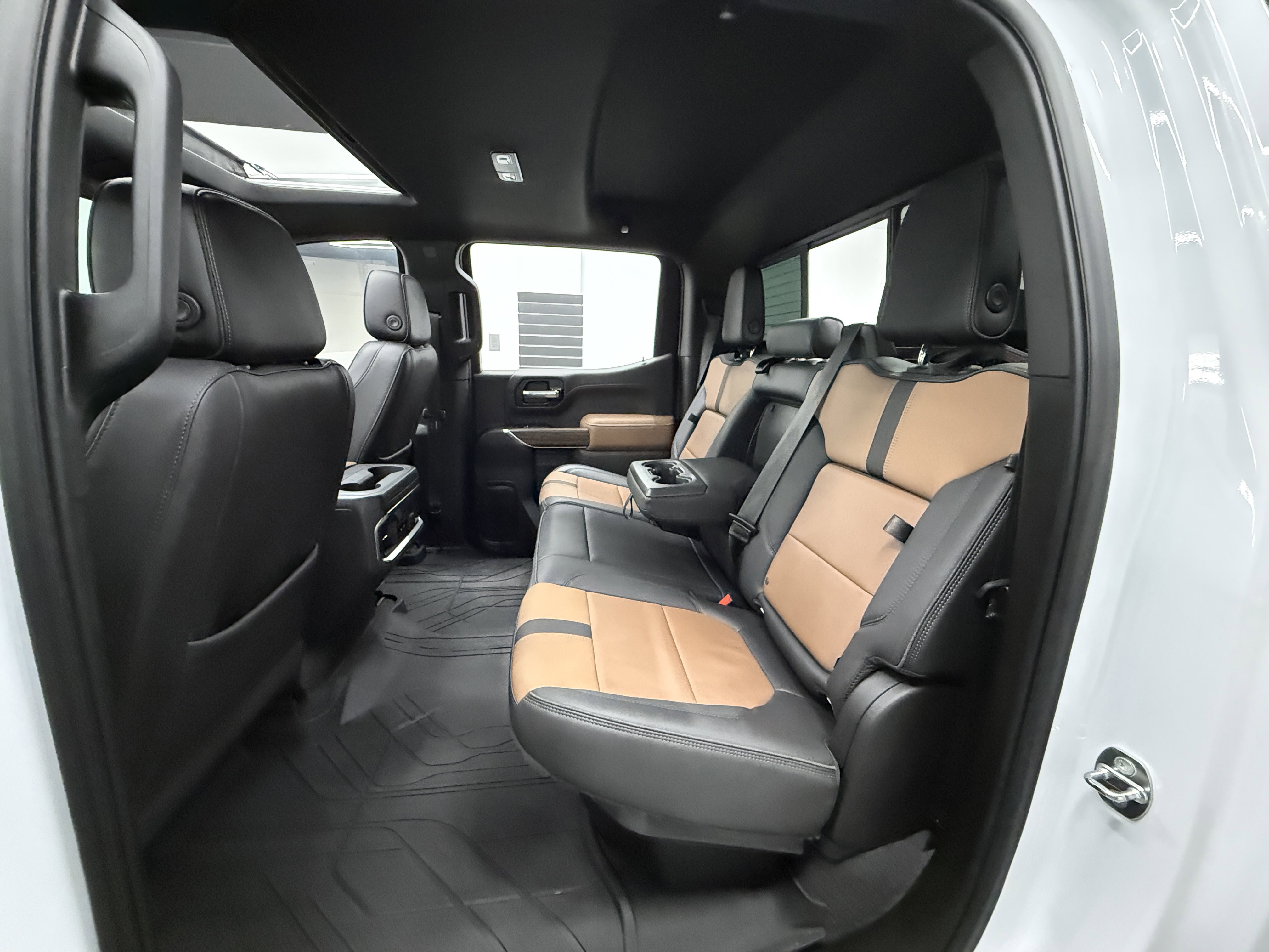 Used 2022 Chevrolet Silverado 1500 High Country w/ Technology Package image 29