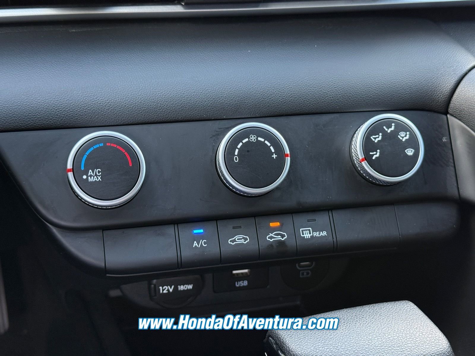 Used 2024 Hyundai Elantra SE FWD image 20