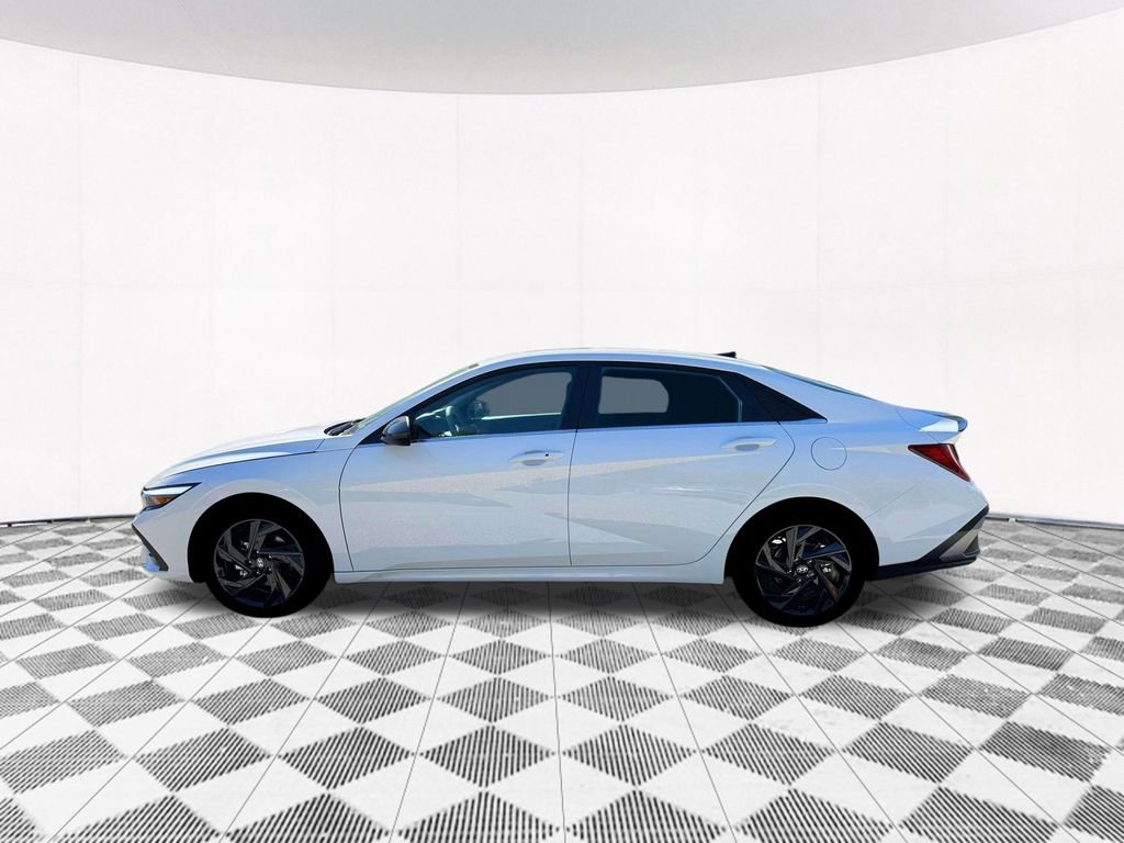 New 2026 Hyundai Elantra SEL Sport image 3