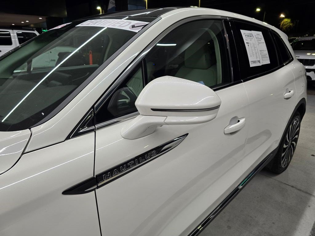 Used 2022 Lincoln Nautilus Black Label w/ Class II Trailer Tow Package AWD/4WD image 11