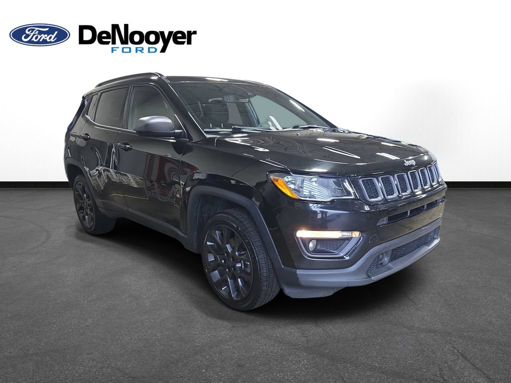 Used 2021 Jeep Compass Latitude w/ Sun and Sound Group AWD/4WD image 3