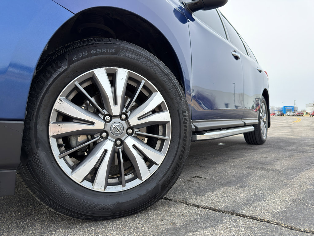 Used 2019 Nissan Pathfinder SV image 9