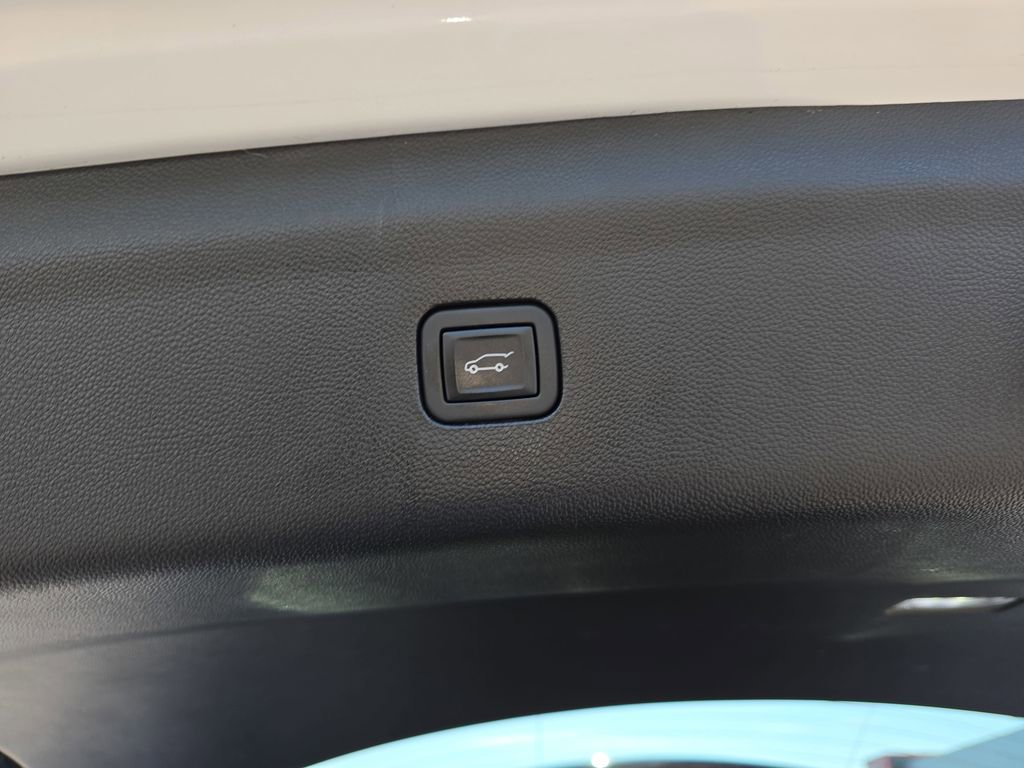 Used 2024 Buick Enclave Premium image 18