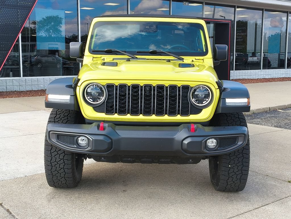 Used 2024 Jeep Gladiator Rubicon w/ Technology Group AWD/4WD image 15