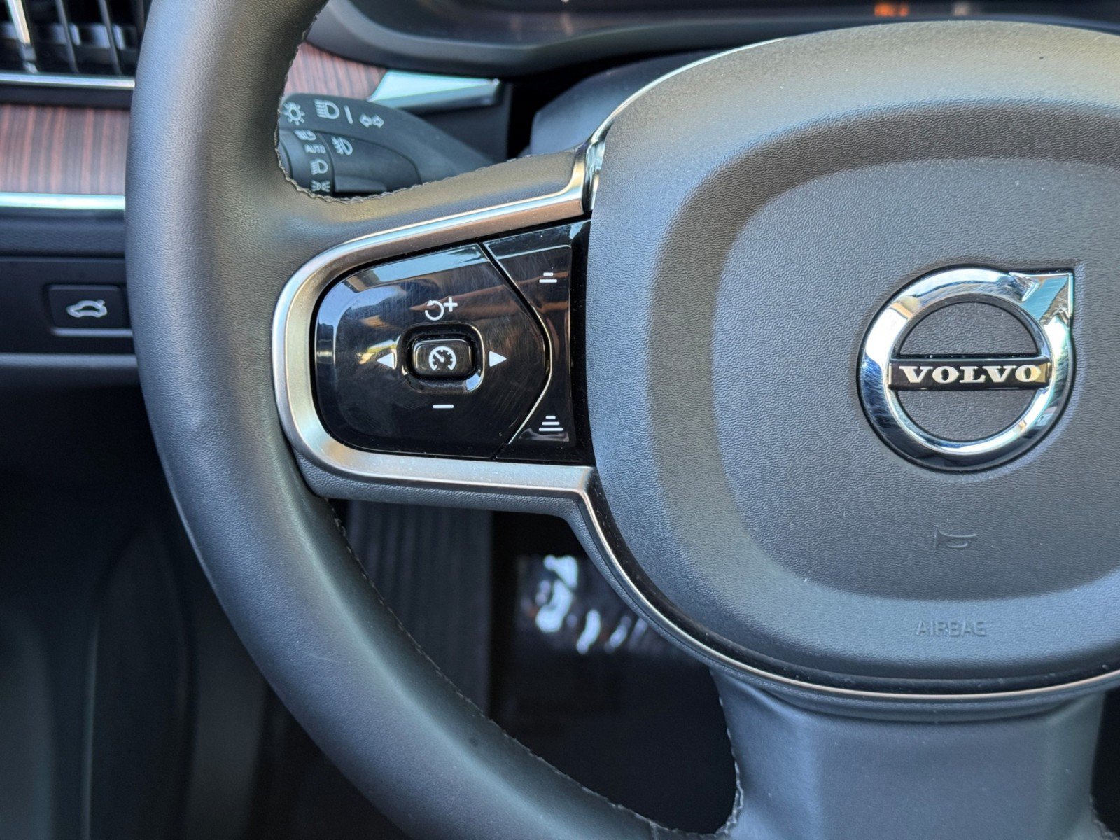 Used 2024 Volvo XC60 T8 Ultimate w/ Protection Package Premier AWD/4WD image 22