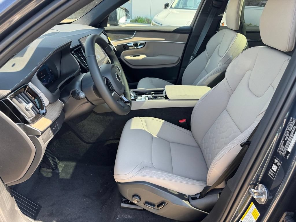 New 2026 Volvo XC90 T8 Plus w/ Protection Package AWD/4WD image 8