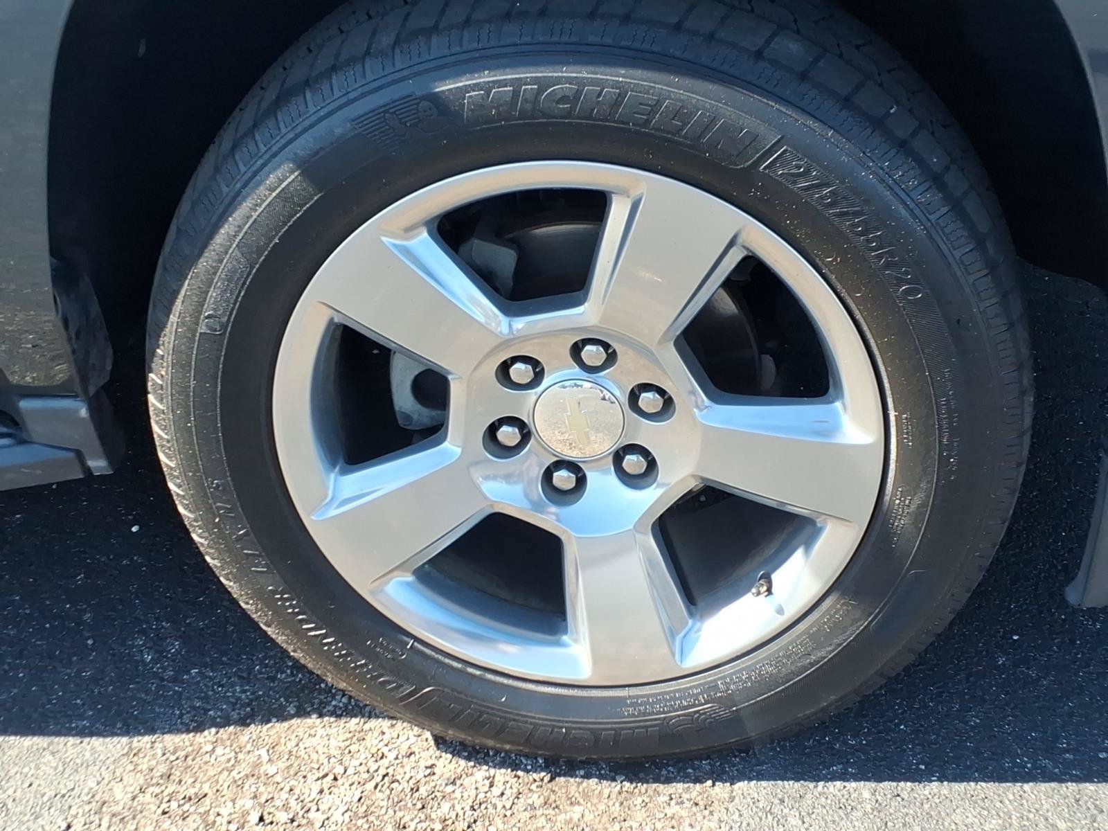 Used 2019 Chevrolet Suburban LT RWD image 7