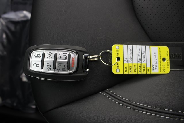 New 2026 Chrysler Pacifica Select image 8