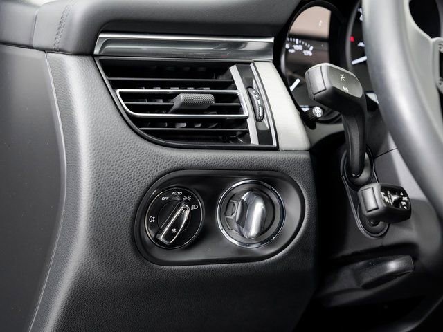 Certified 2023 Porsche Macan Turbo image 11