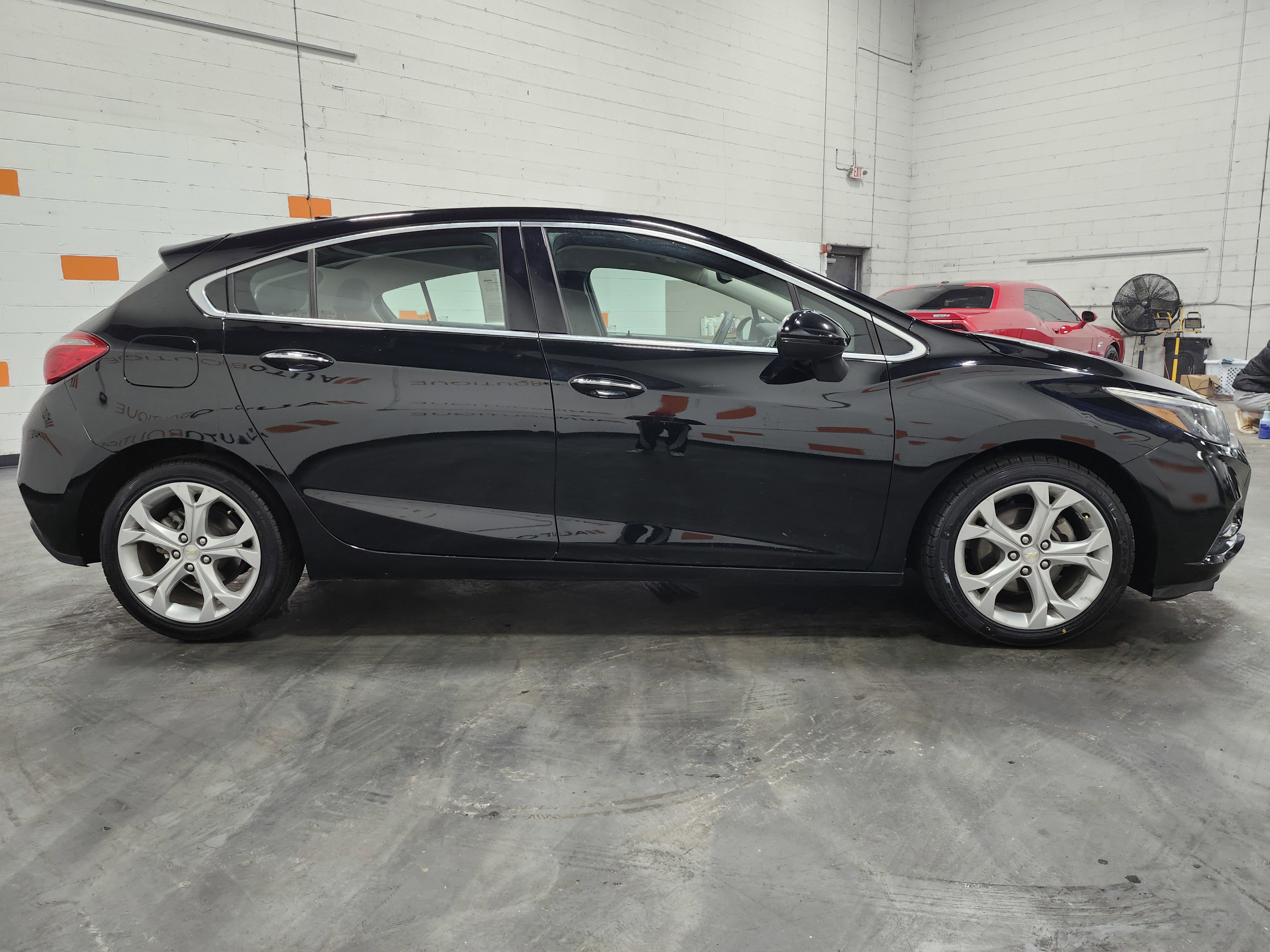 Used 2017 Chevrolet Cruze Premier image 18