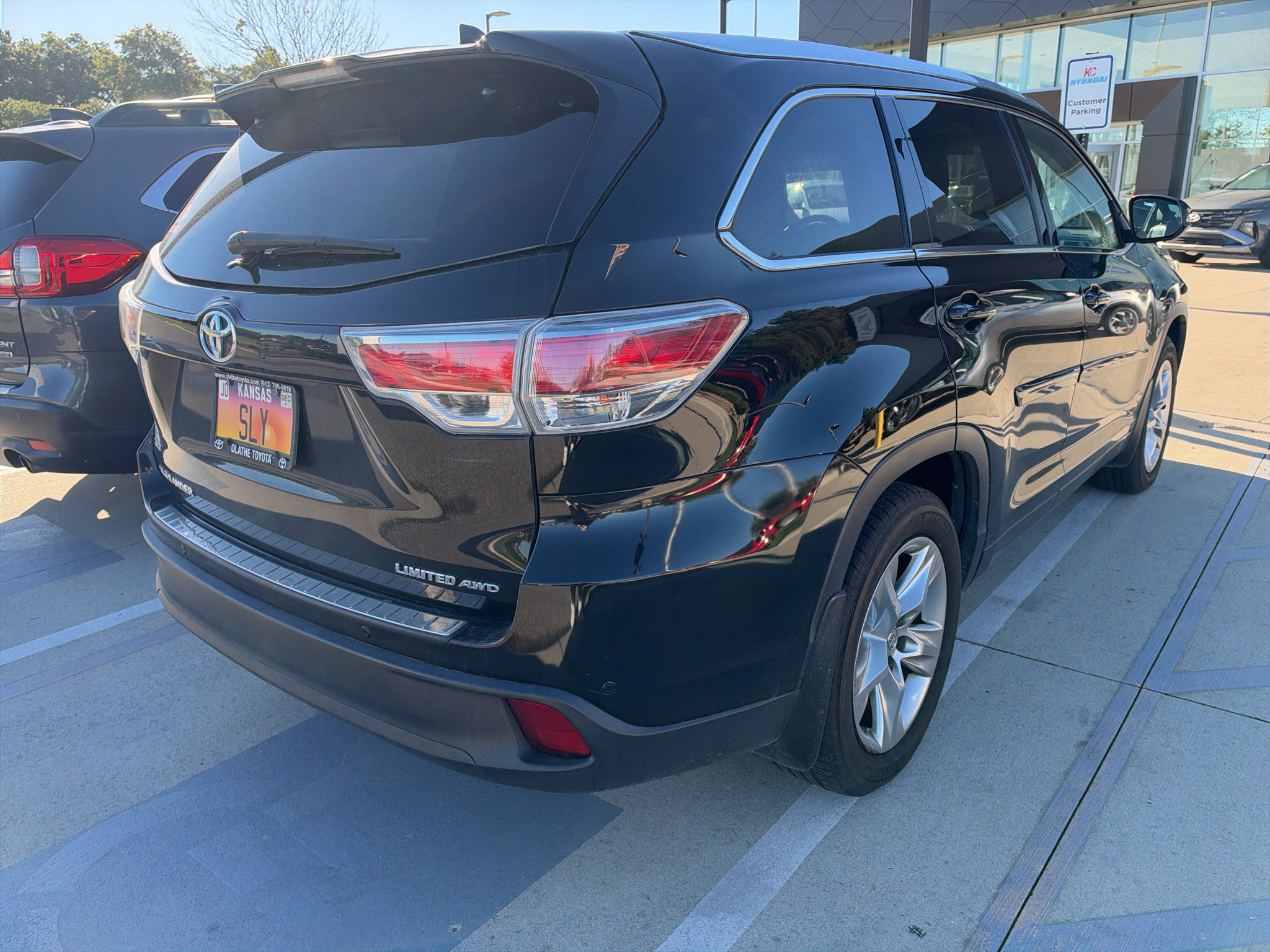 Used 2014 Toyota Highlander Limited Platinum AWD/4WD image 4