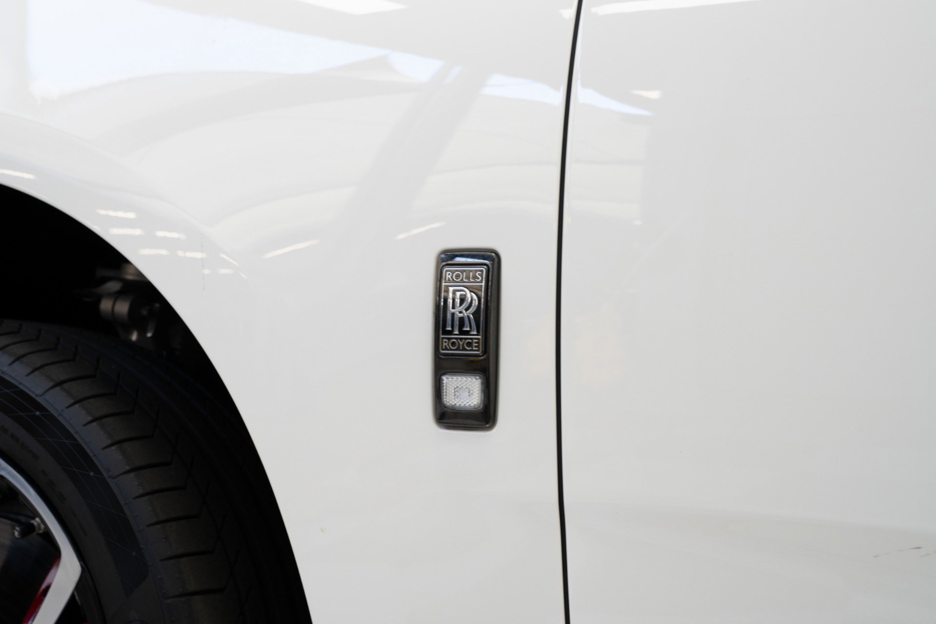 Used 2023 Rolls-Royce Cullinan Black Badge w/ Dark Exterior Package image 57