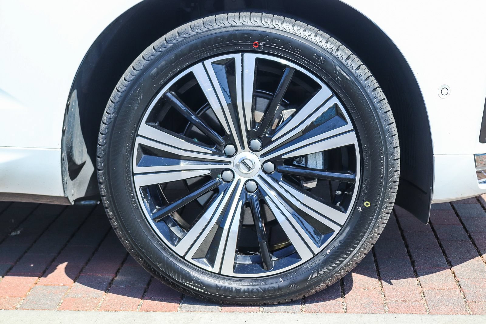 Used 2023 Volvo XC60 B5 Plus w/ Protection Package Premier FWD image 11
