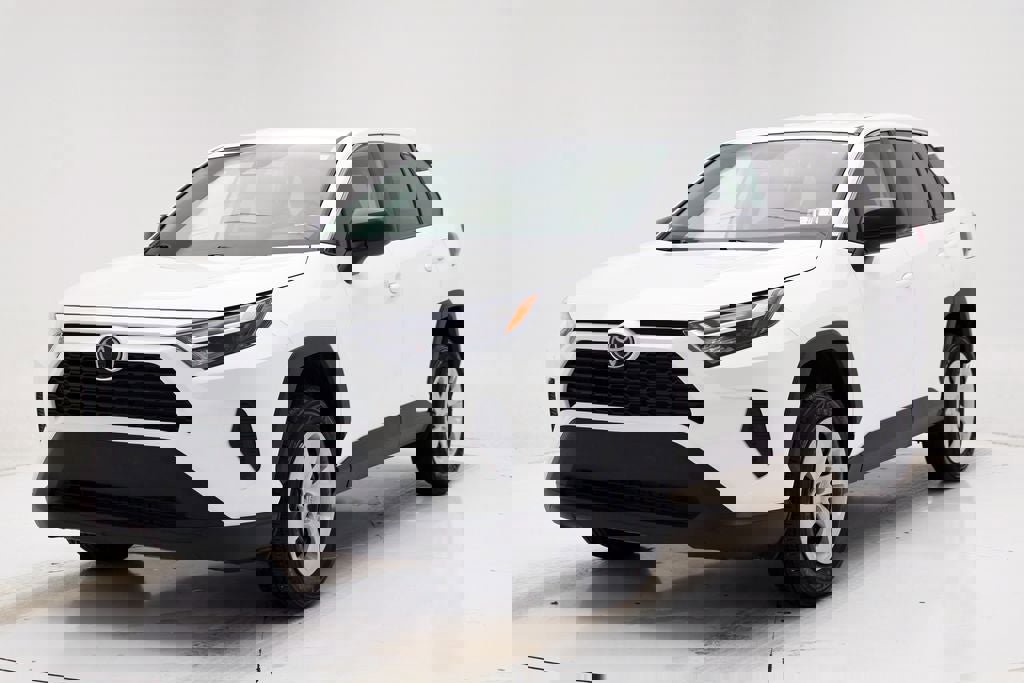 Used 2024 Toyota RAV4 LE video 2