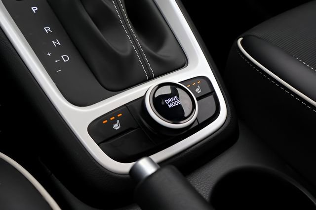 Used 2023 Hyundai Venue Limited w/ Cargo Package FWD image 23