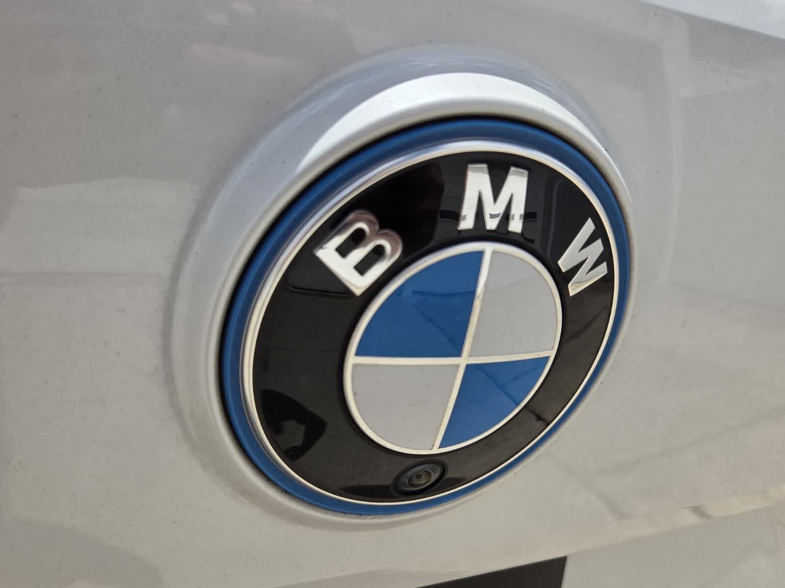 Used 2024 BMW iX xDrive50 w/ Premium Package AWD/4WD image 15