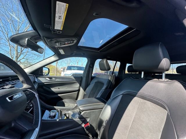 Used 2025 Jeep Grand Cherokee Altitude image 27