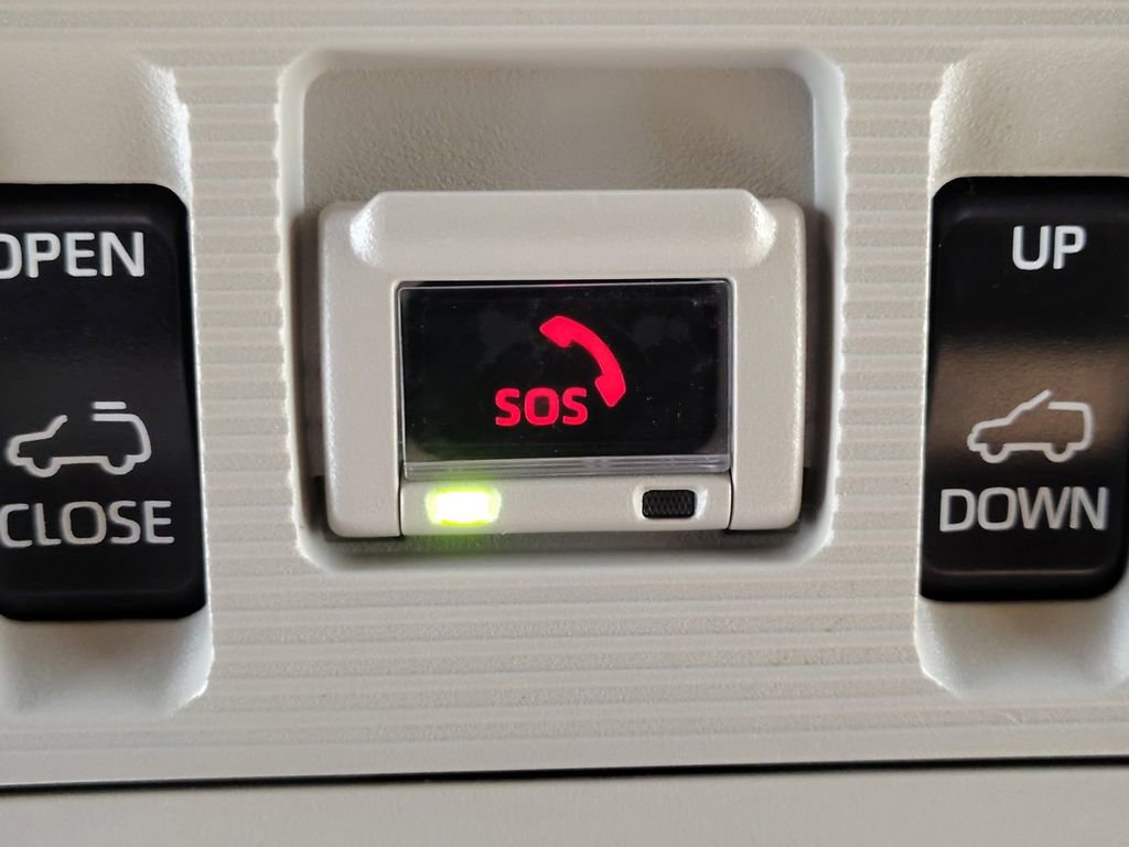 Used 2021 Toyota RAV4 Limited FWD image 39