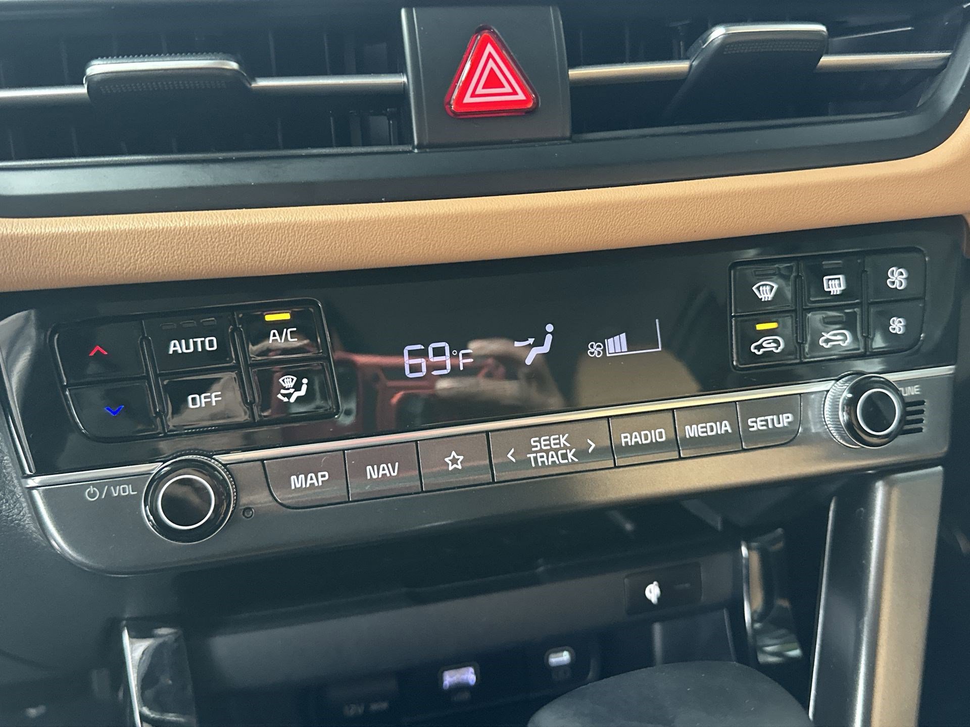 Certified 2024 Kia Seltos EX image 17