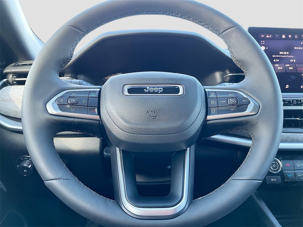Used 2024 Jeep Compass Latitude image 11