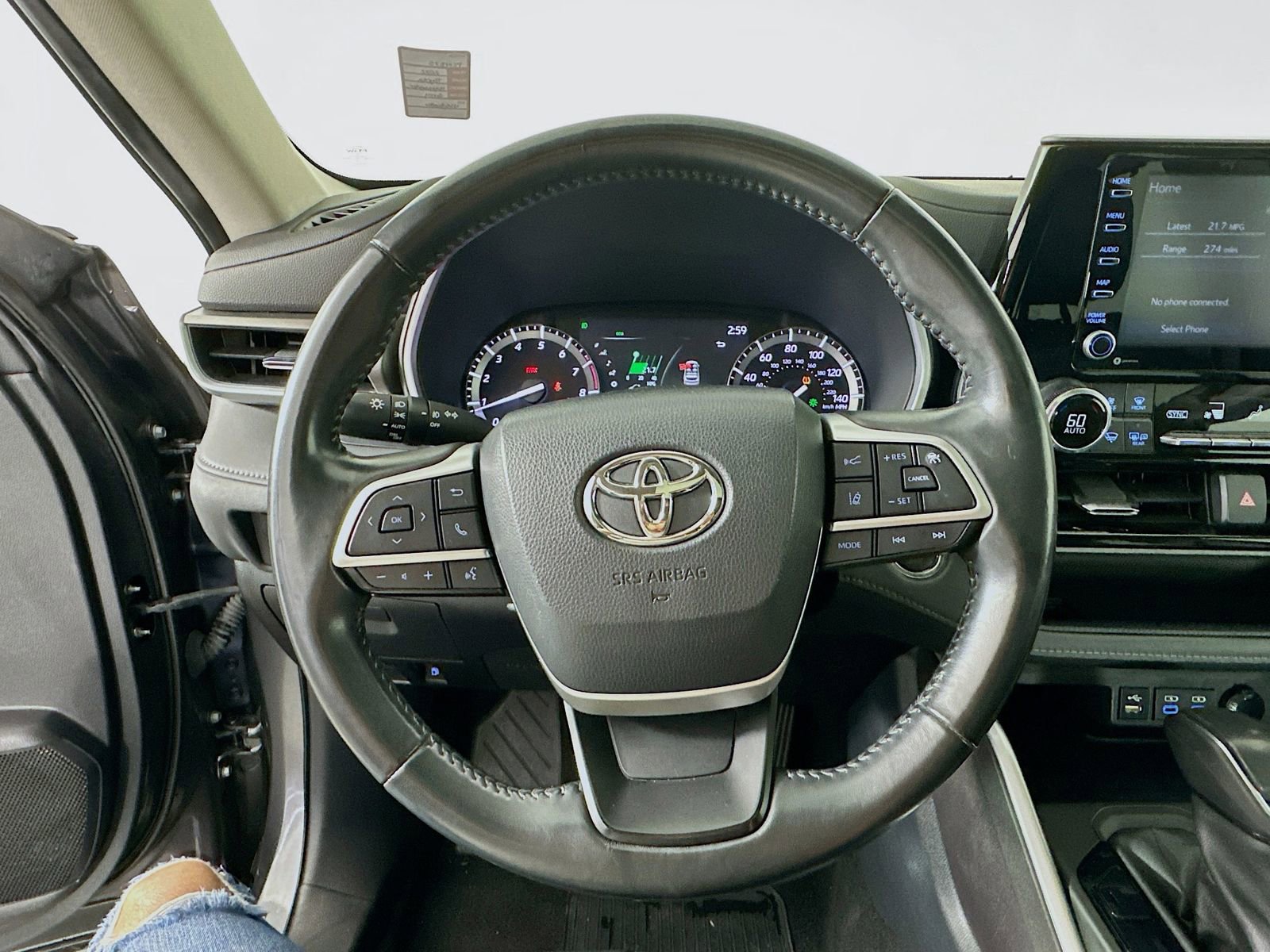 Used 2022 Toyota Highlander XLE AWD/4WD image 12