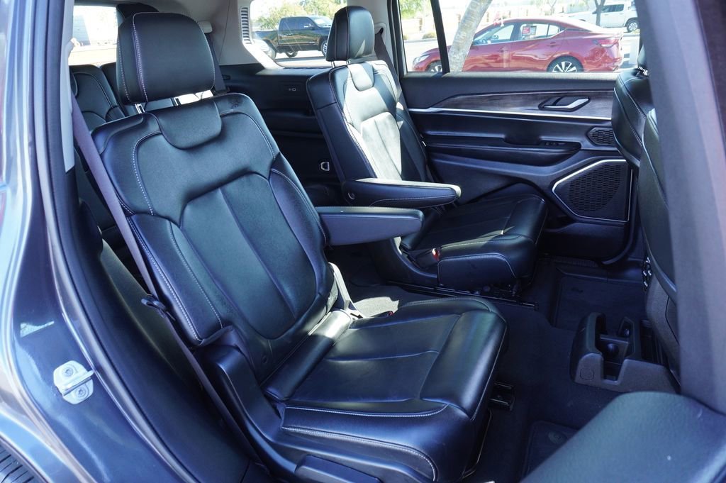 Used 2022 Jeep Grand Cherokee L Limited image 9