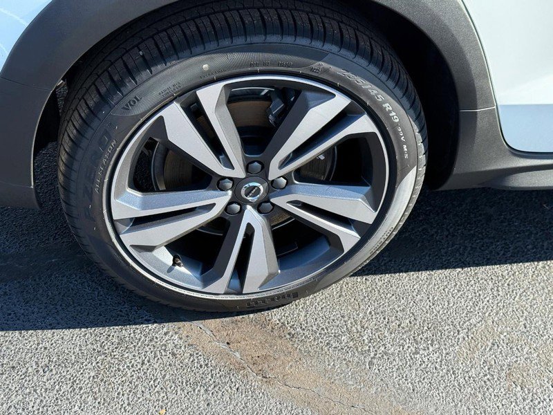 New 2026 Volvo V60 B5 Cross Country Plus w/ Climate Package image 4
