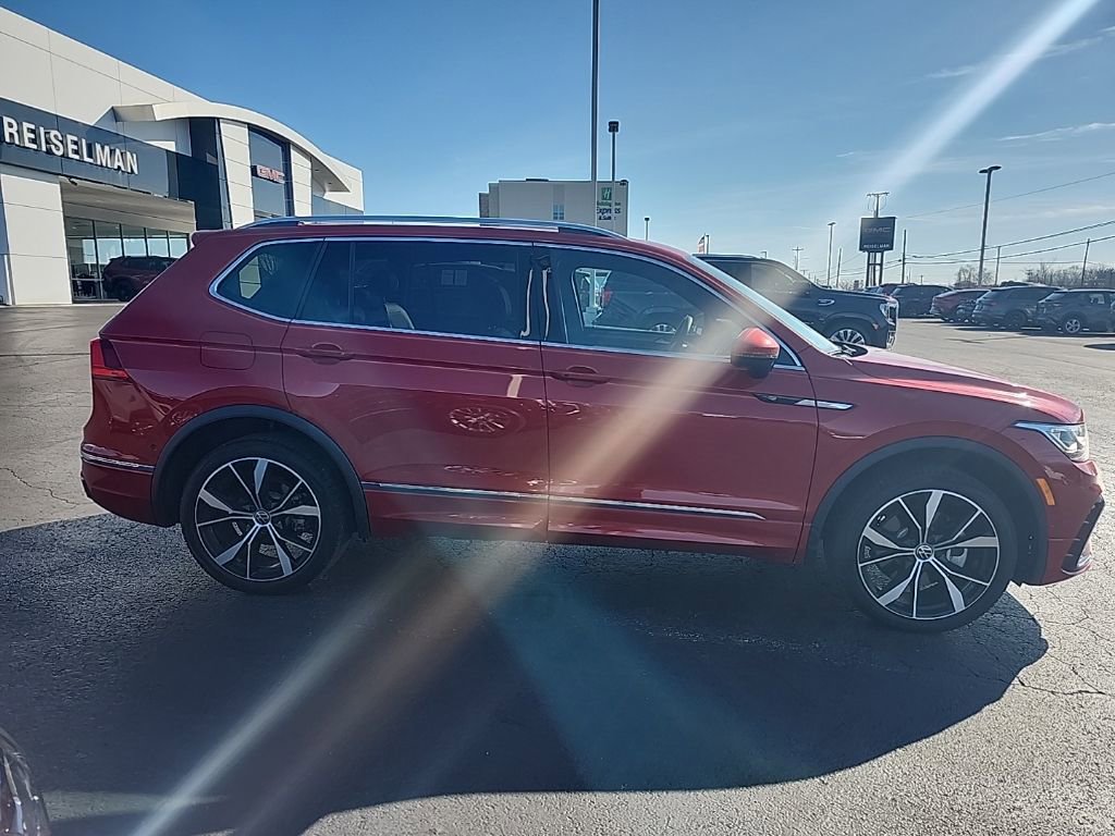 Used 2024 Volkswagen Tiguan SEL R-Line AWD/4WD image 2