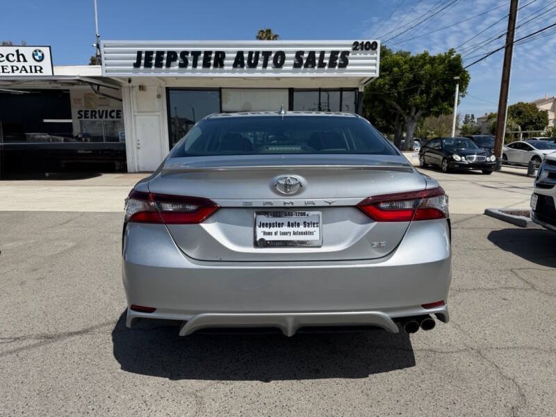Used 2021 Toyota Camry SE FWD image 6