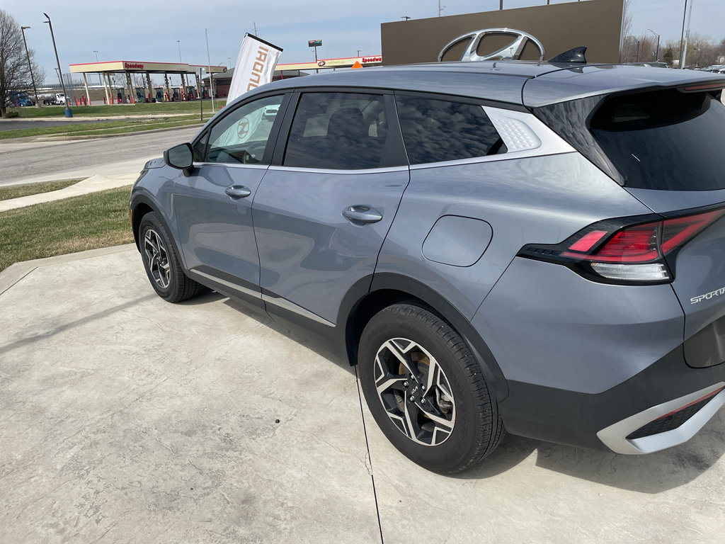 Used 2025 Kia Sportage LX image 3