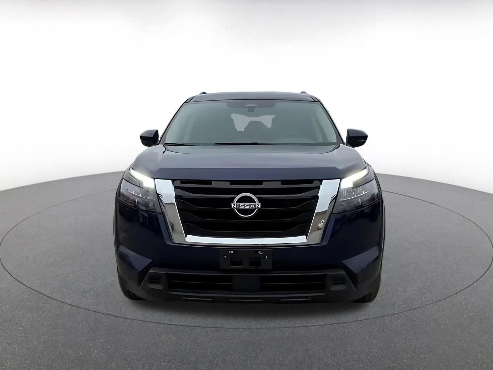 Used 2025 Nissan Pathfinder SV image 4