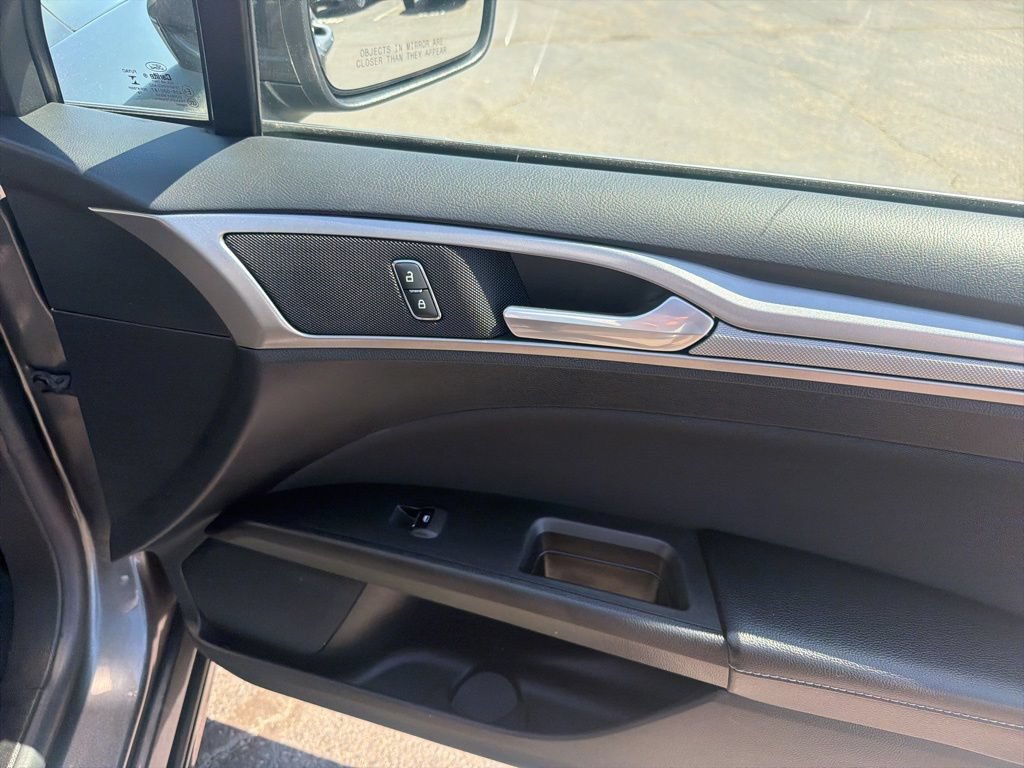 Used 2019 Ford Fusion SE FWD image 34