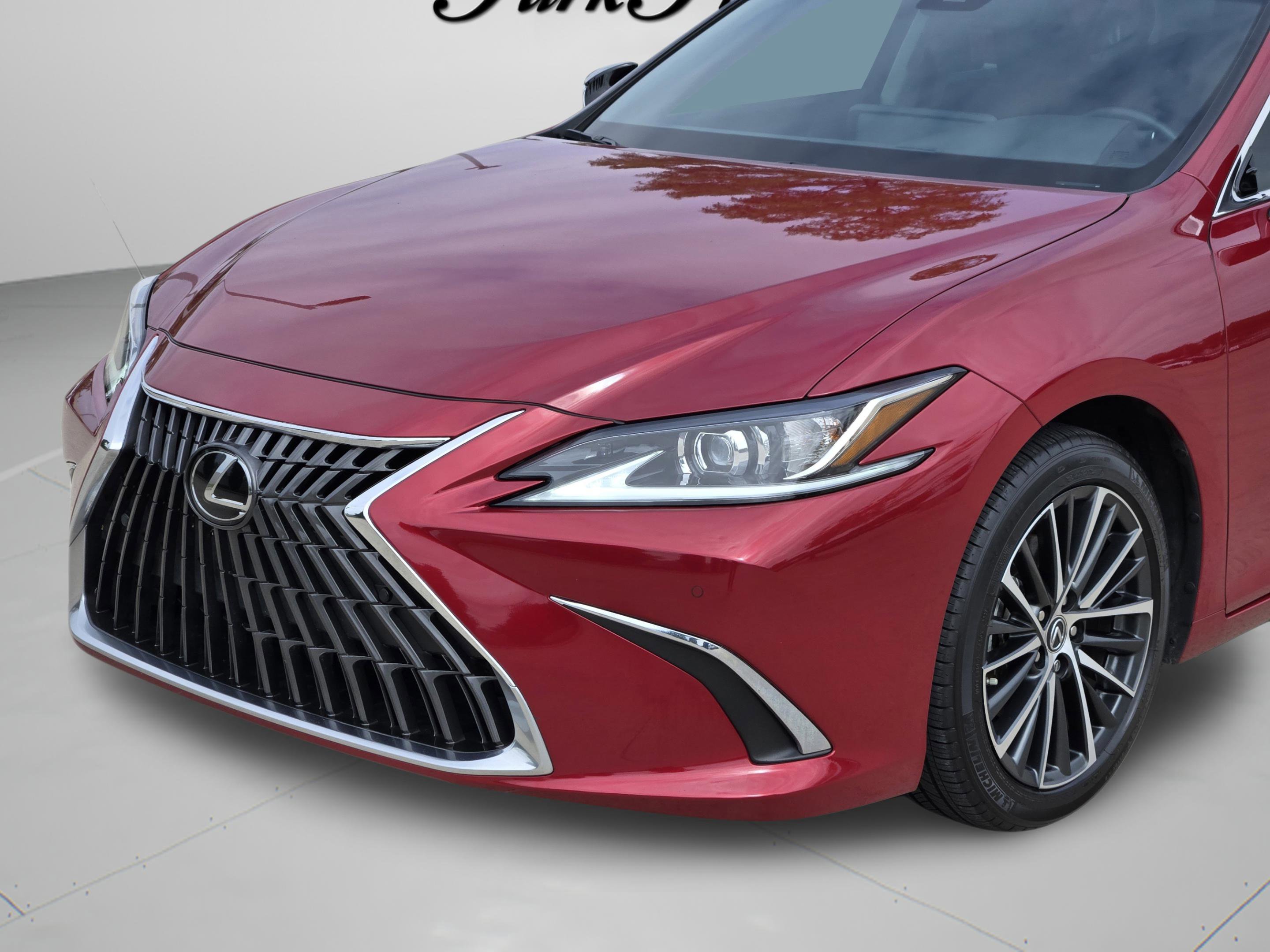 Used 2025 Lexus ES 300h w/ Premium Package FWD image 34