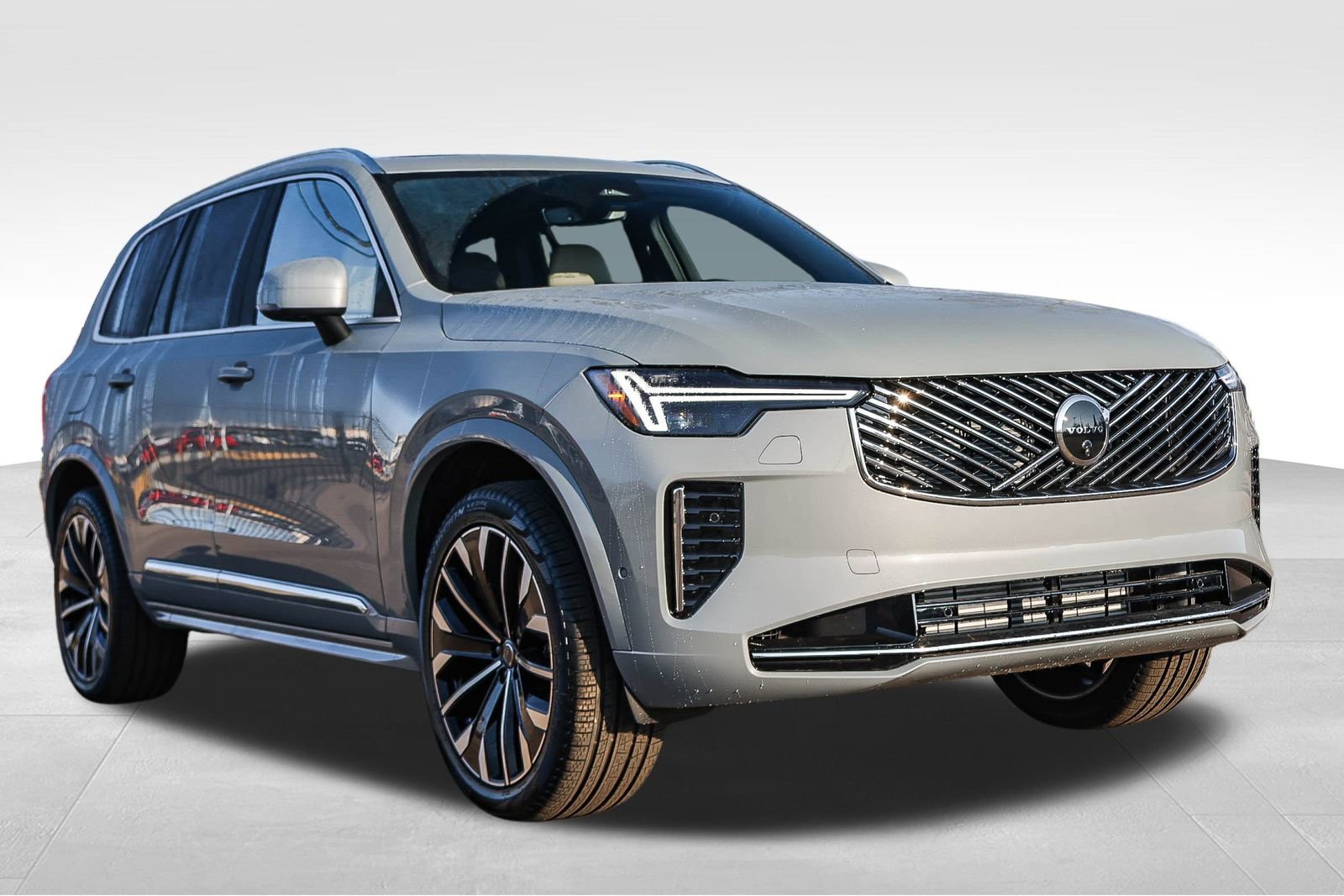 New 2026 Volvo XC90 T8 Plus w/ Protection Package Premier image 3