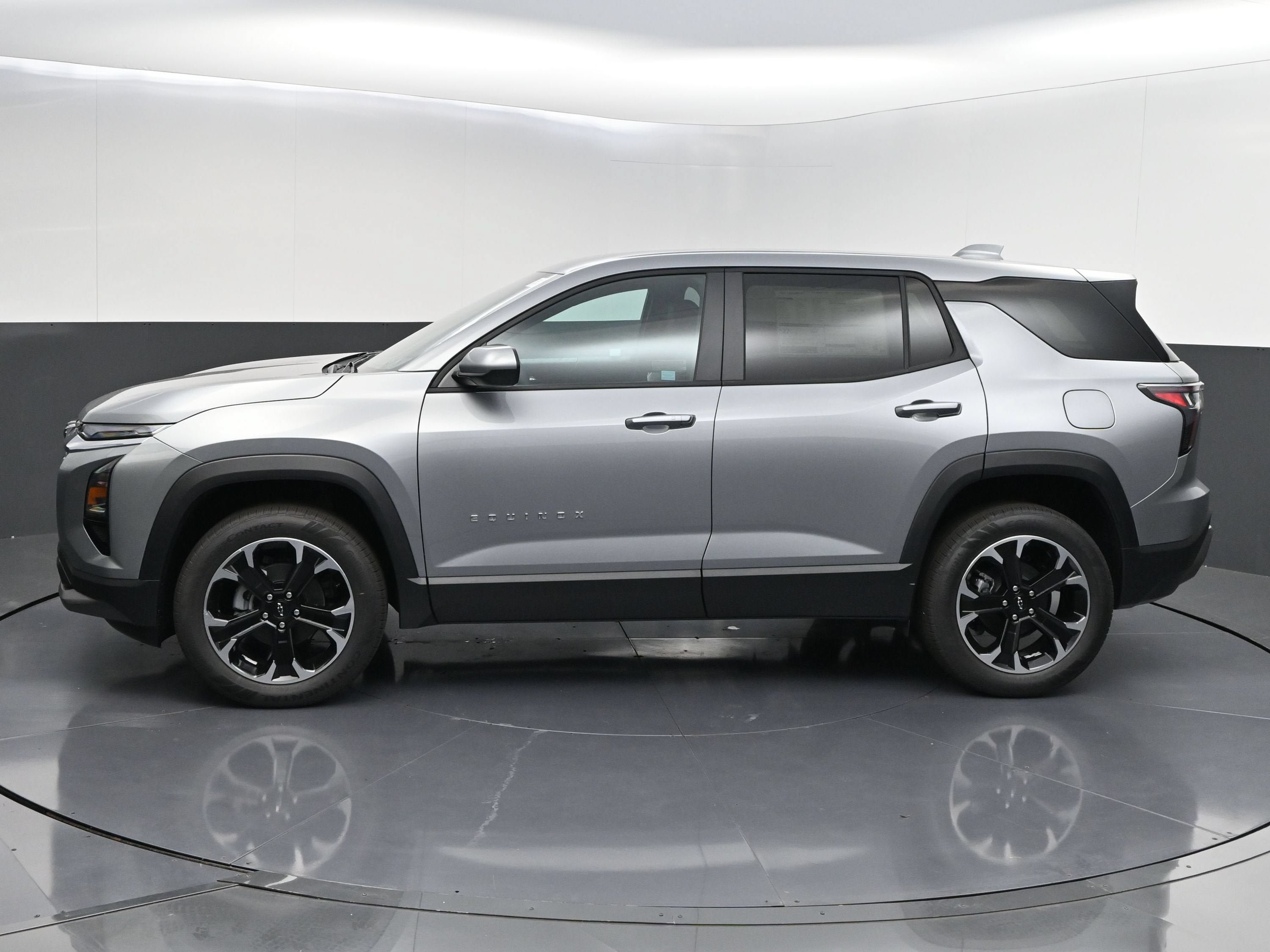 New 2027 Chevrolet Equinox LT w/ Convenience Package II FWD image 5