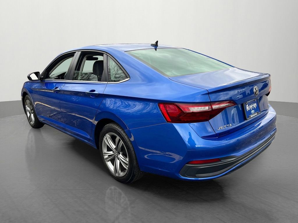 Used 2024 Volkswagen Jetta SE image 4