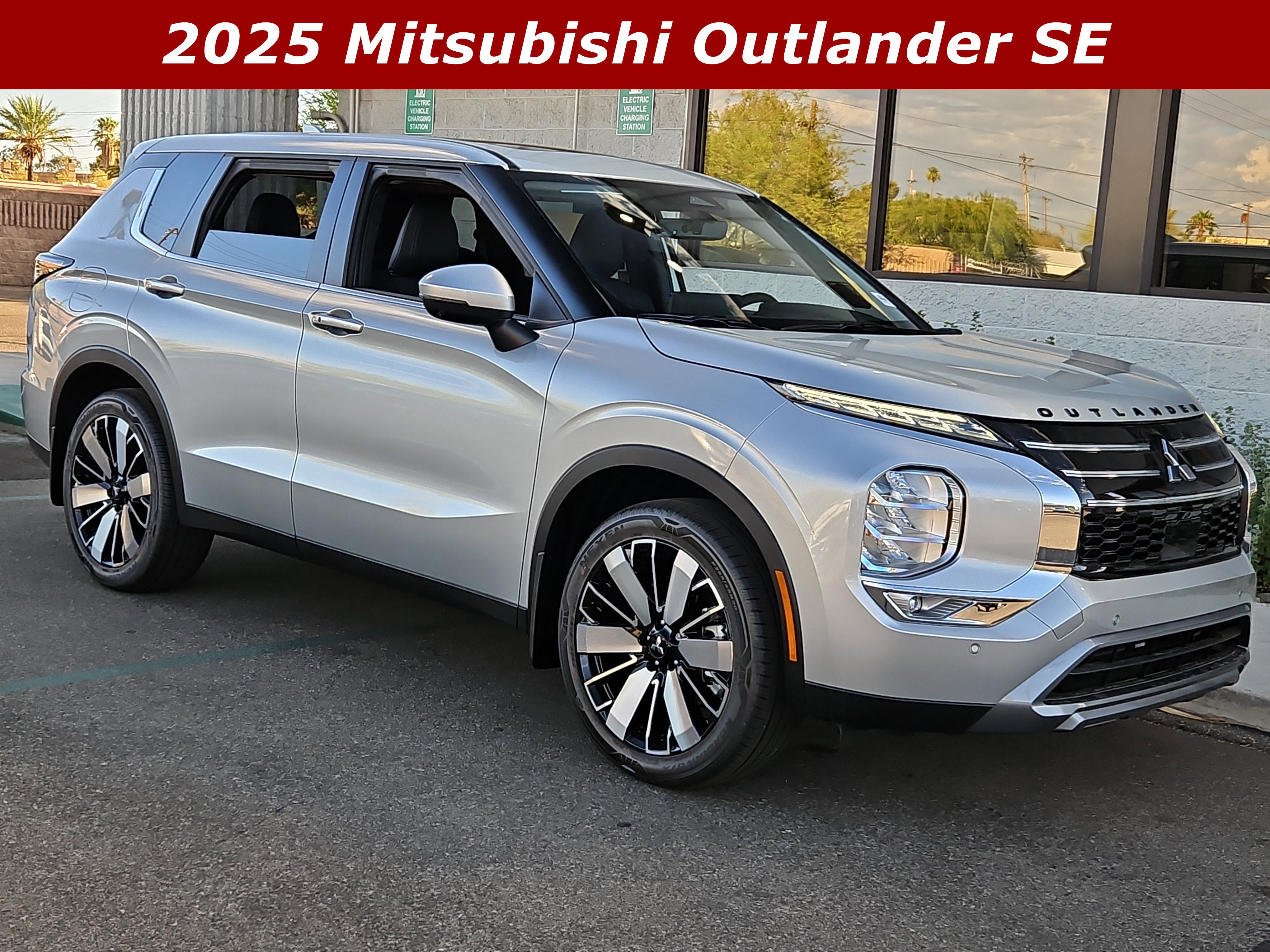 New 2025 Mitsubishi Outlander SE image 1