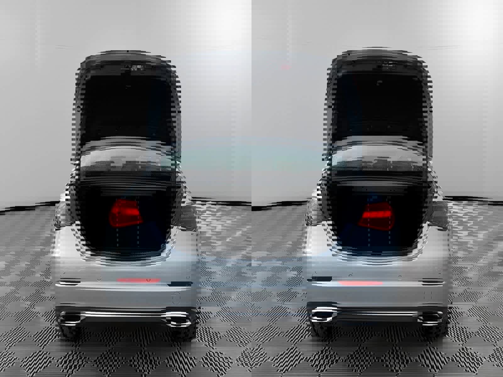 Used 2025 Mercedes-Benz C 300 4MATIC Sedan image 4