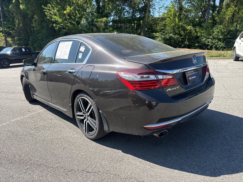 Used 2017 Honda Accord Touring image 2