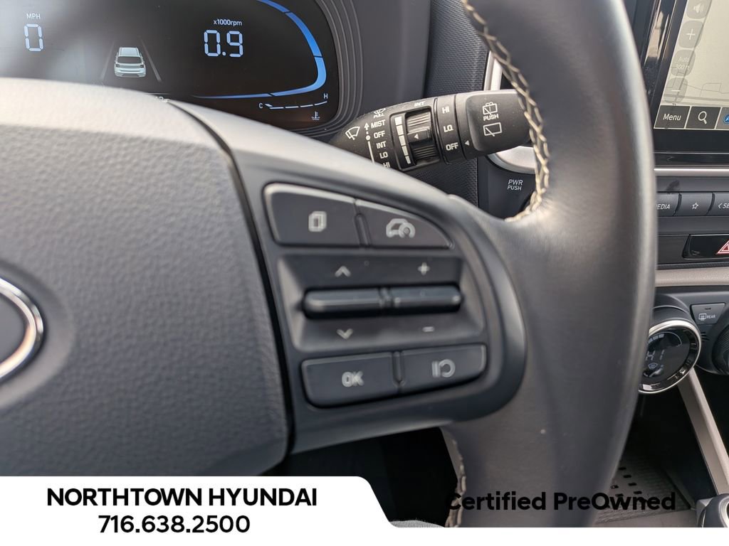 Used 2023 Hyundai Venue Limited image 24